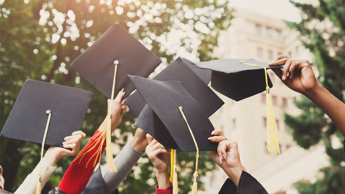 10 Balloon Arch Ideas For Your Graduation Party